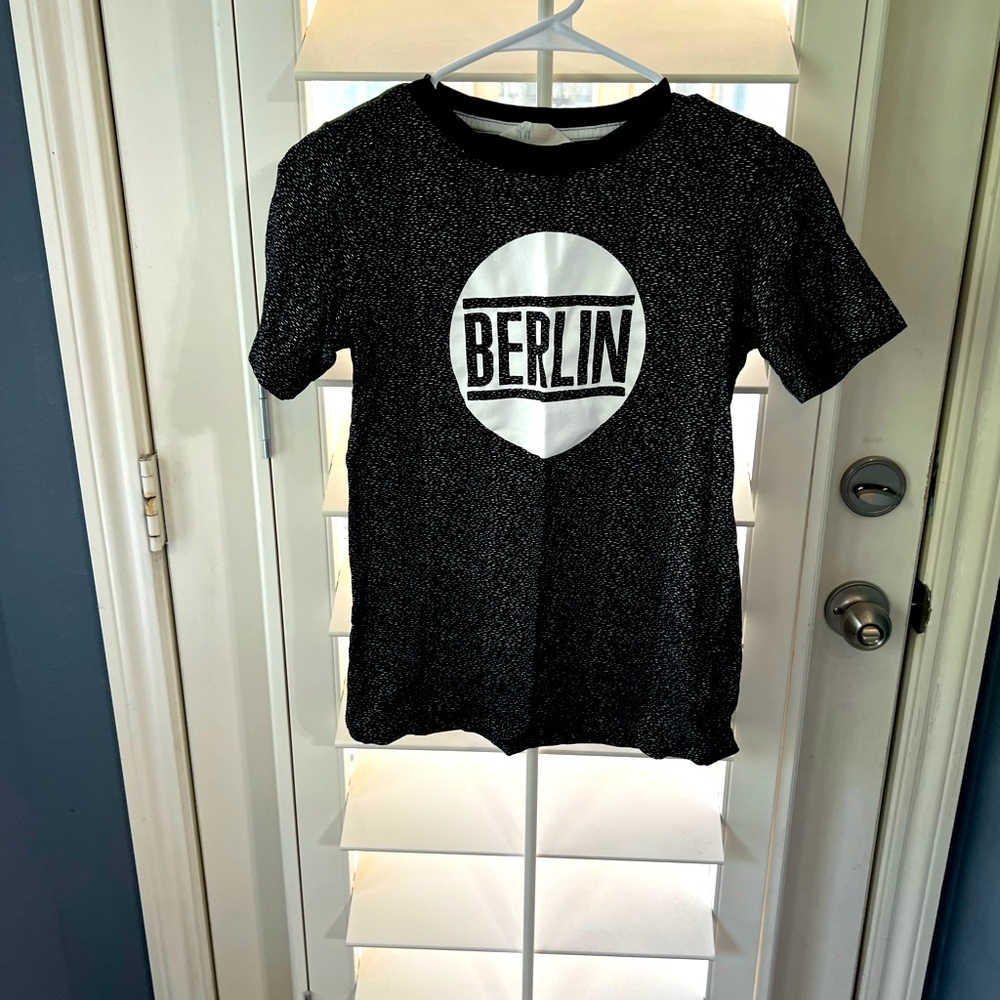 T-shirt with Berlin logo.